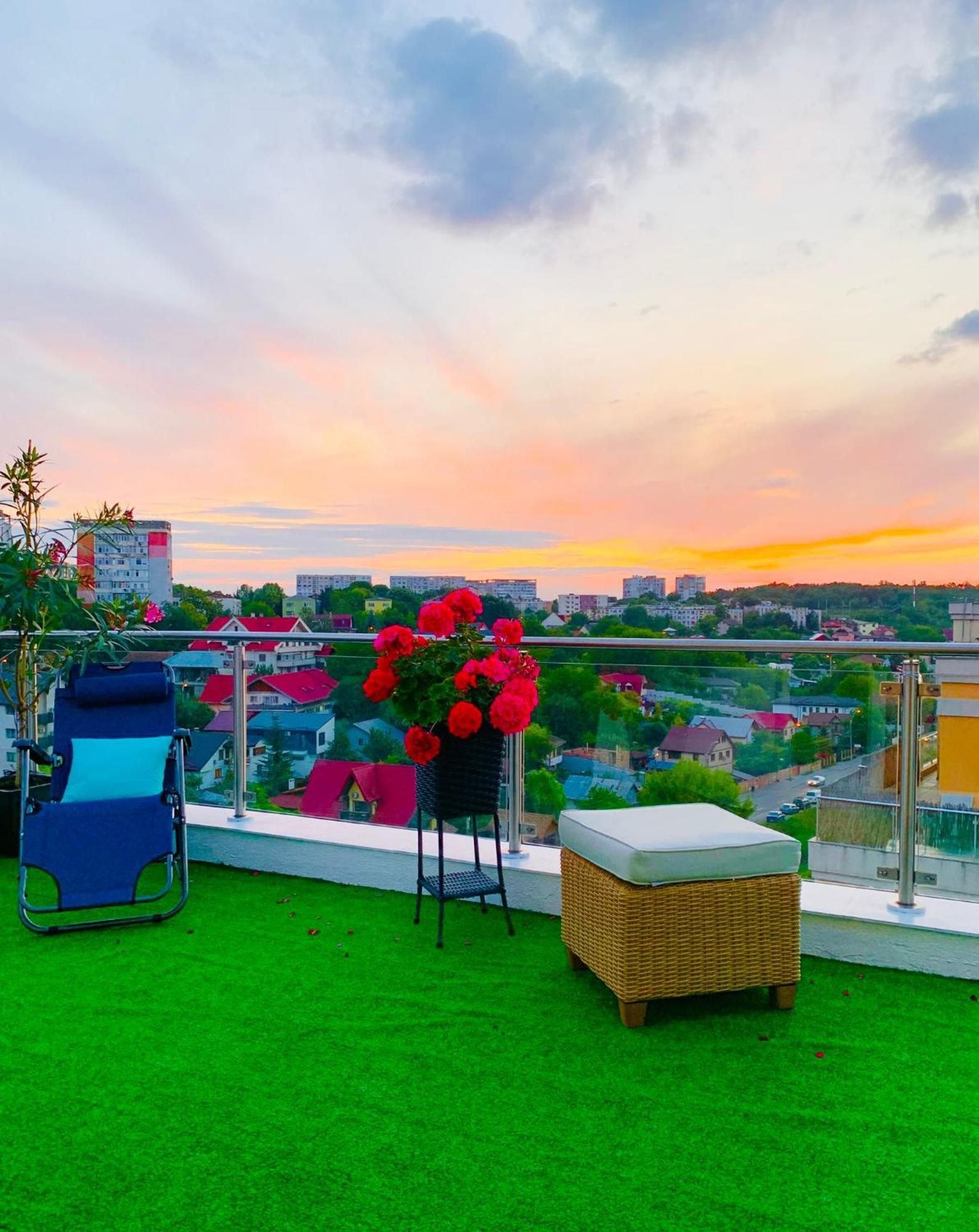 Penthouse View Aeroport Iasi Apartment Exterior photo