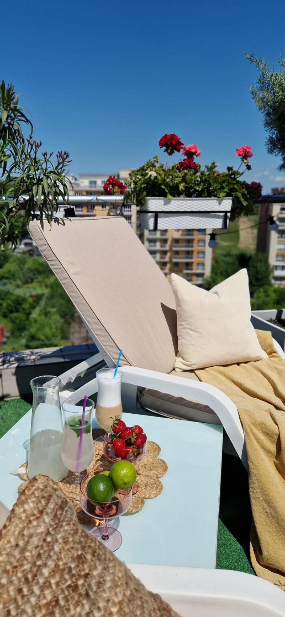 Penthouse View Aeroport Iasi Apartment Exterior photo