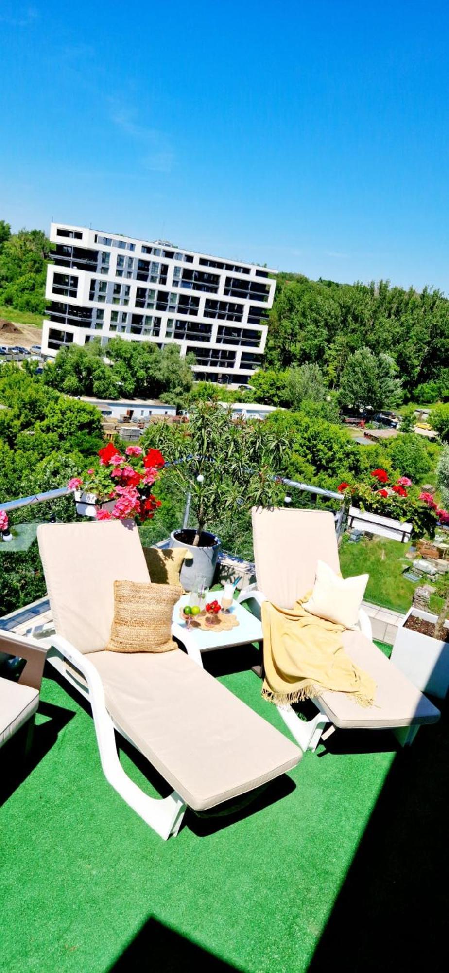 Penthouse View Aeroport Iasi Apartment Exterior photo